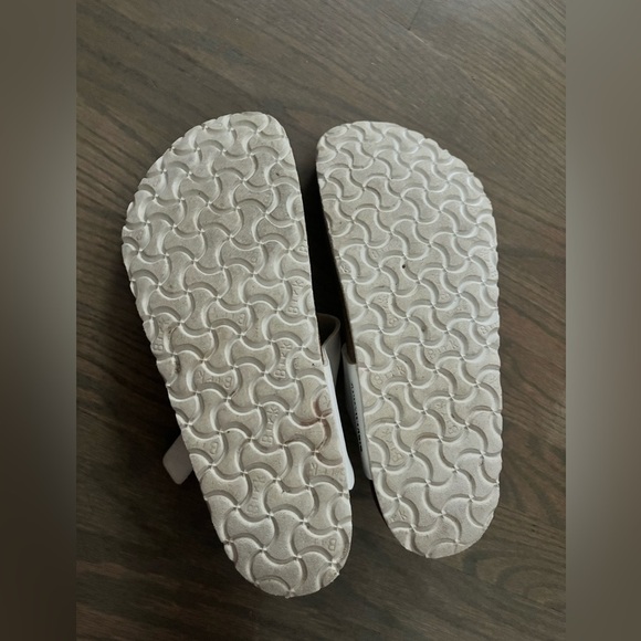 Birkenstock Gizeh White Sandals Women’s size 40 9 9.5 - Picture 4 of 7